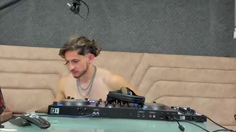 Snapshot of axel_porn_ chatting on 05-27-26, 12:51 Axel online show from 05-27-26, 12:51