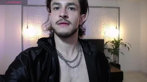 Snapshot of axel_porn_ chatting on 06-05-26, 12:17 Axel online show from 06-05-26, 12:17