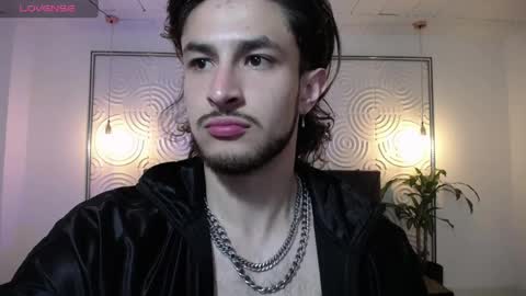 Snapshot of axel_porn_ chatting on 06-10-26, 01:06 Axel online show from 06-10-26, 01:06
