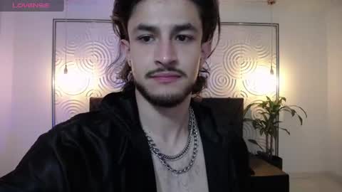 Snapshot of axel_porn_ chatting on 06-17-26, 01:30 Axel online show from 06-17-26, 01:30