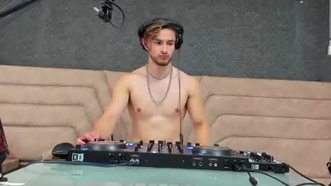 Snapshot of axel_porn_ chatting on 06-17-26, 01:34 Axel online show from 06-17-26, 01:34