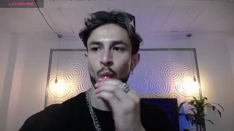 Snapshot of axel_porn_ chatting on 06-29-26, 10:15 Axel online show from 06-29-26, 10:15
