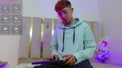 AXEL  online show from 10-24-25, 03:36