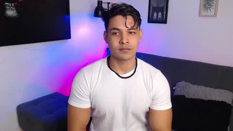 Snapshot of axell_dior chatting on 10-19-25, 10:49 axell online show from 10-19-25, 10:49