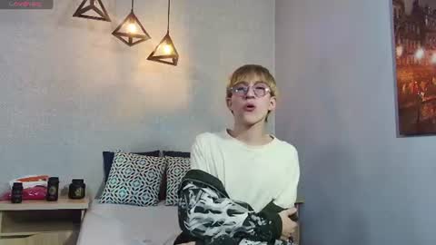 Snapshot of axell_stone chatting on 06-09-26, 08:42 axell_stone online show from 06-09-26, 08:42