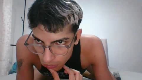 Snapshot of axellatino_ chatting on 12-24-24, 12:11 Axel  online show from 12-24-24, 12:11