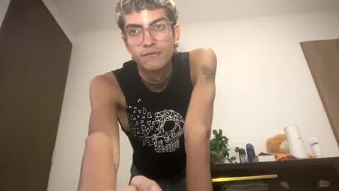 Snapshot of axellatino_ chatting on 01-06-25, 05:41 Axel  online show from 01-06-25, 05:41