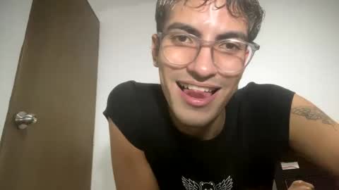 Snapshot of axellatino_ chatting on 01-23-25, 12:35 Axel  online show from 01-23-25, 12:35