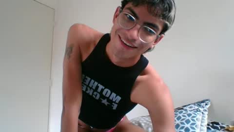 Snapshot of axellatino_ chatting on 02-09-25, 10:00 Axel  online show from 02-09-25, 10:00