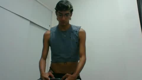 Snapshot of axellatino_ chatting on 02-18-25, 02:49 Axel  online show from 02-18-25, 02:49