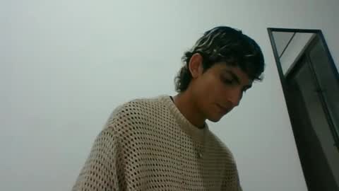 Snapshot of axellatino_ chatting on 03-05-25, 02:36 Axel  online show from 03-05-25, 02:36