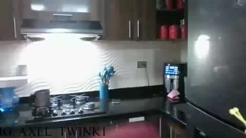Snapshot of axellatino_ chatting on 10-18-25, 02:14 Axel  online show from 10-18-25, 02:14