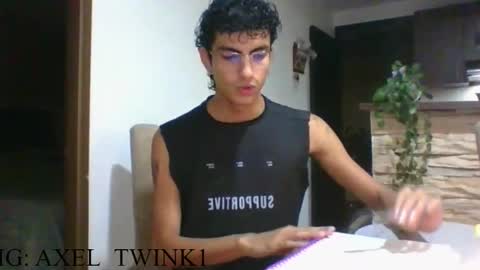 Snapshot of axellatino_ chatting on 10-19-25, 01:06 Axel  online show from 10-19-25, 01:06