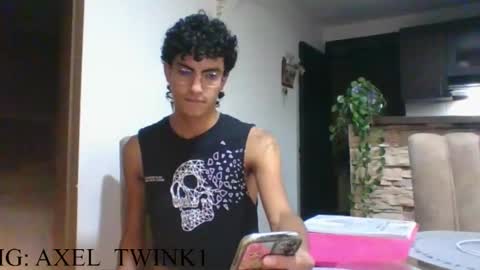 Snapshot of axellatino_ chatting on 10-20-25, 01:39 Axel  online show from 10-20-25, 01:39