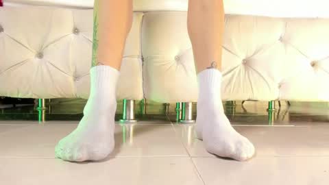 Snapshot of axellcollins chatting on 04-22-26, 11:23 im your little femboy ALEX online show from 04-22-26, 11:23