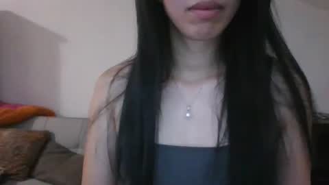 Snapshot of axuepetitt chatting on 06-15-26, 08:33 axue online show from 06-15-26, 08:33