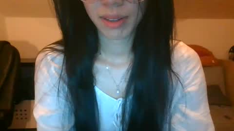 Snapshot of axuepetitt chatting on 08-04-26, 08:33 axue online show from 08-04-26, 08:33
