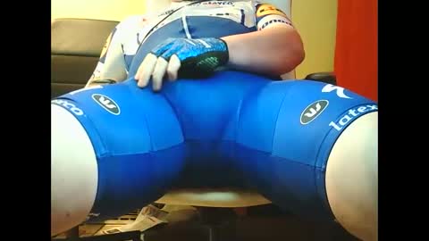 axversahot online show from 02-18-26, 05:42