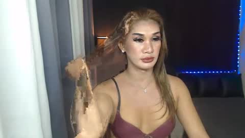 Snapshot of ayamiller chatting on 01-12-25, 12:23 aya online show from 01-12-25, 12:23