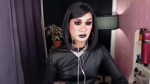 Snapshot of ayamiller chatting on 02-14-25, 05:09 aya online show from 02-14-25, 05:09