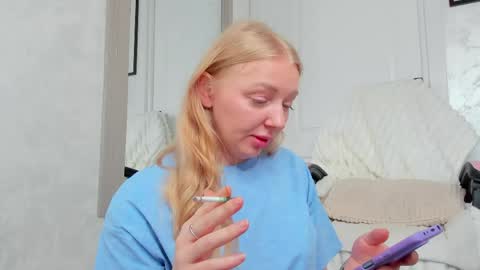 Snapshot of ayaye_ chatting on 06-07-26, 06:39 SundyRose online show from 06-07-26, 06:39