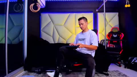 Ayden Miller online show from 11-26-25, 01:45