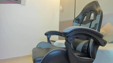 Alyda Jaramillo online show from 05-15-26, 07:21