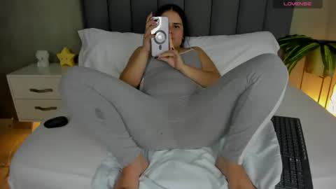 Alyda Jaramillo online show from 07-06-26, 06:43