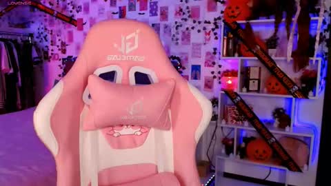 Ayla hill online show from 10-28-25, 04:49