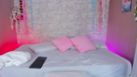 Snapshot of ayla_lux chatting on 06-17-26, 05:43 Ayla online show from 06-17-26, 05:43