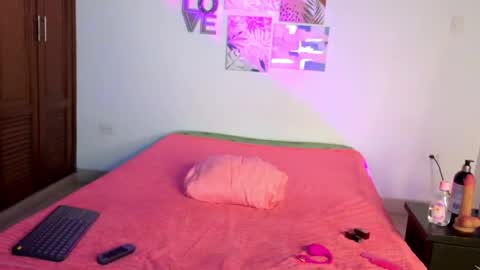 aylah_beckham online show from 04-18-26, 11:47