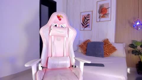 Ayleen online show from 11-29-25, 01:25