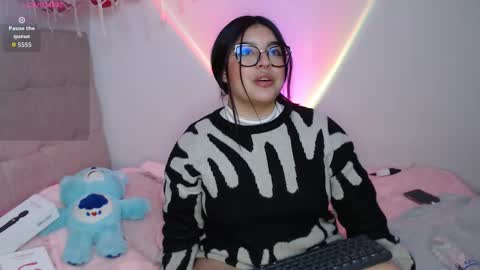 Snapshot of ayleen_honey chatting on 10-25-25, 05:04 Ayleen online show from 10-25-25, 05:04