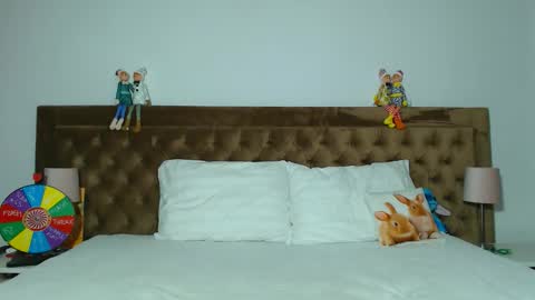 Aylin online show from 12-18-25, 03:23