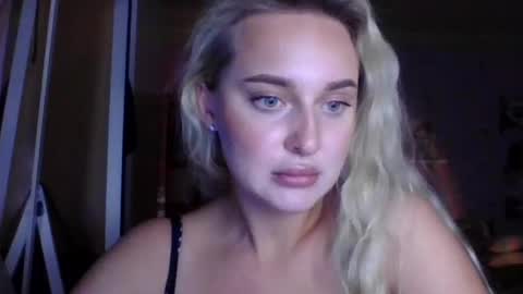 Snapshot of aylinn9999 chatting on 07-17-26, 06:02 aylinn9999 online show from 07-17-26, 06:02