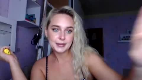 Snapshot of aylinn9999 chatting on 07-18-26, 12:31 aylinn9999 online show from 07-18-26, 12:31