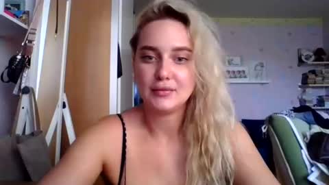Snapshot of aylinn9999 chatting on 07-20-26, 02:08 aylinn9999 online show from 07-20-26, 02:08