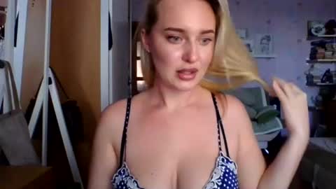 Snapshot of aylinn9999 chatting on 07-27-26, 02:40 aylinn9999 online show from 07-27-26, 02:40
