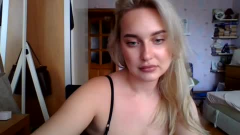 Snapshot of aylinn9999 chatting on 07-28-26, 11:50 aylinn9999 online show from 07-28-26, 11:50