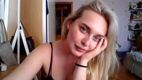 Snapshot of aylinn9999 chatting on 07-28-26, 12:48 aylinn9999 online show from 07-28-26, 12:48