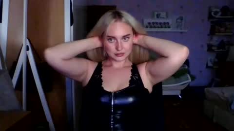 Snapshot of aylinn9999 chatting on 07-29-26, 04:16 aylinn9999 online show from 07-29-26, 04:16