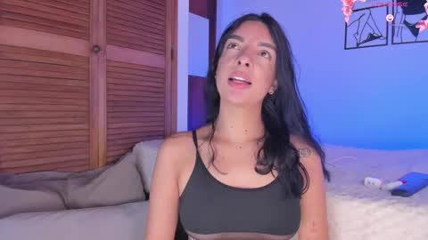 Snapshot of aylinnzambrano_ chatting on 10-12-25, 01:21 Aylin online show from 10-12-25, 01:21