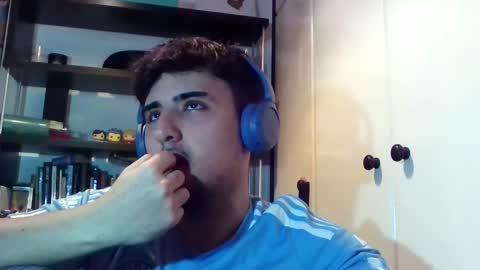 Snapshot of aymimadrdelbich0 chatting on 03-01-25, 01:22 ApoloArt online show from 03-01-25, 01:22