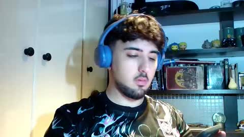 Snapshot of aymimadrdelbich0 chatting on 09-12-25, 08:20 ApoloArt online show from 09-12-25, 08:20