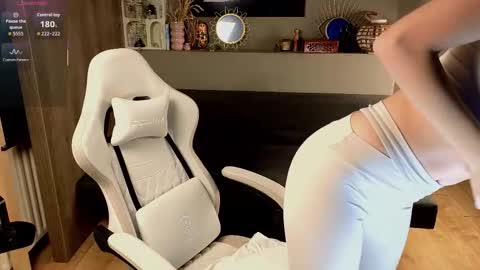 Ayreen Moore online show from 09-18-25, 07:16