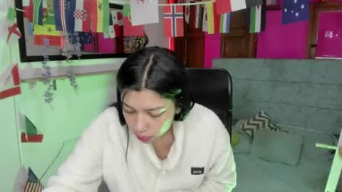 Aysha online show from 06-18-26, 03:29