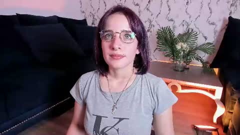 Snapshot of azahara_18 chatting on 06-26-26, 06:45 Azahara online show from 06-26-26, 06:45