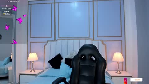 Snapshot of aziac10 chatting on 01-28-25, 01:05 Ale online show from 01-28-25, 01:05