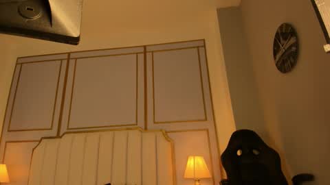 Snapshot of aziac10 chatting on 09-19-25, 11:11 Ale online show from 09-19-25, 11:11