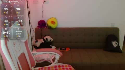 Azu  online show from 04-11-26, 12:15